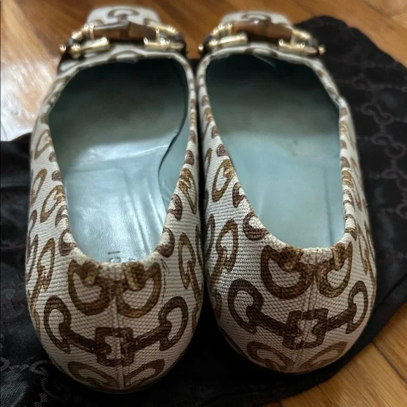 Gucci Women's Tan and Cream Patterned Flats - Picture 4 of 4